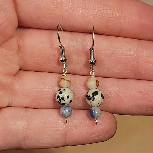 Elegant Multicolor Beaded Earrings - Picture 3 of 4